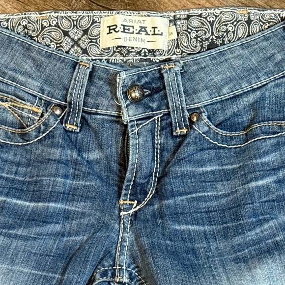 Ariat R.E.A.L. Women's Mid Rise Stretch Whipstitch Boot Cut Jean, Medium,26R - Picture 9 of 12